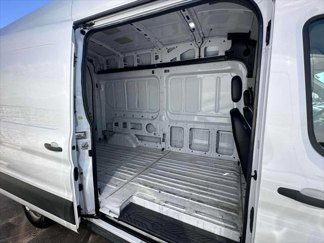 Photo of 2023 Oxford White Ford Transit-250