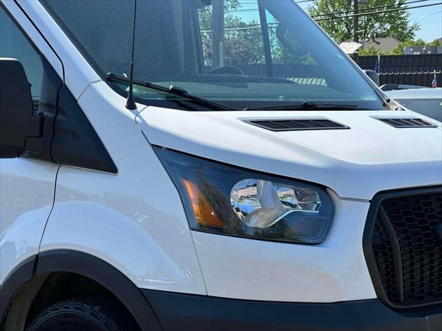 Photo of 2023 Oxford White Ford Transit-250
