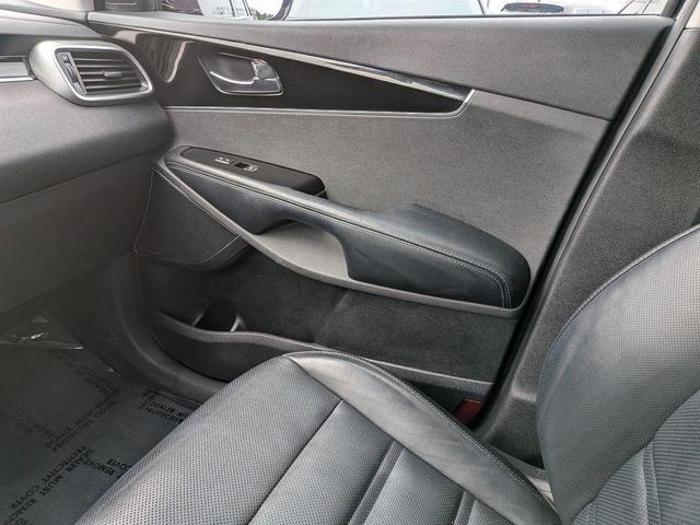 Photo of 2020 Ebony Black Kia Sorento