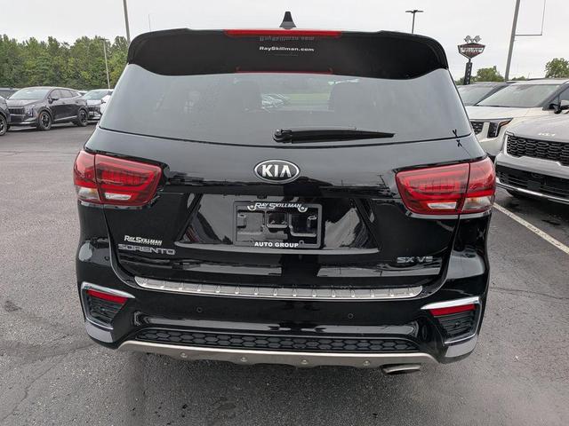 Photo of 2020 Ebony Black Kia Sorento