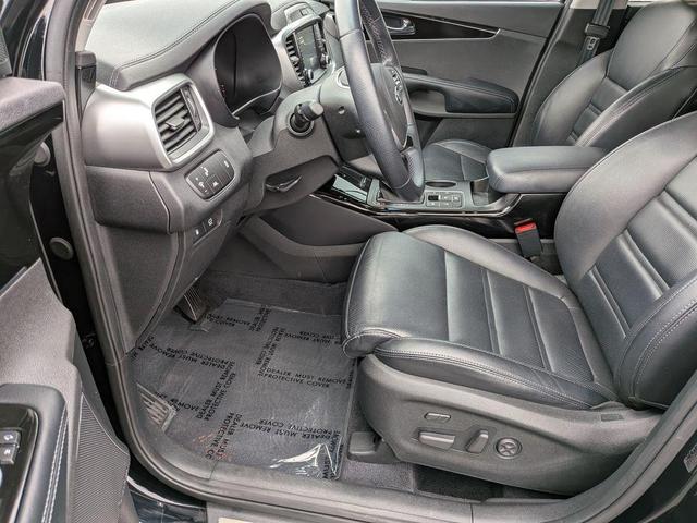 Photo of 2020 Ebony Black Kia Sorento