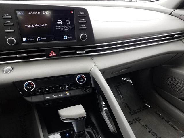 Photo of 2022 Phantom Black Hyundai ELANTRA