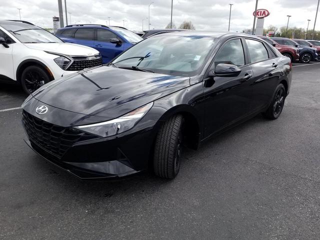 Photo of 2022 Phantom Black Hyundai ELANTRA