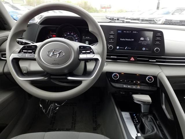 Photo of 2022 Phantom Black Hyundai ELANTRA
