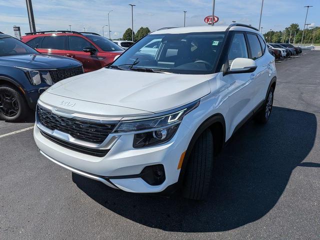 Photo of 2023 Snow White Pearl Kia Seltos