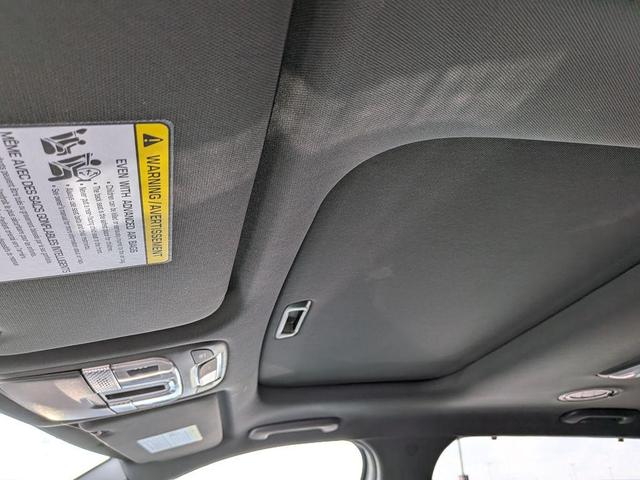 Photo of 2025 Glacial White Pearl Kia Telluride