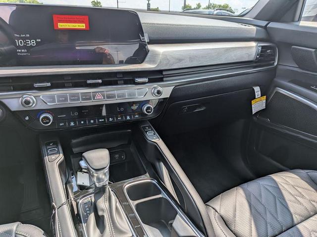 Photo of 2025 Glacial White Pearl Kia Telluride