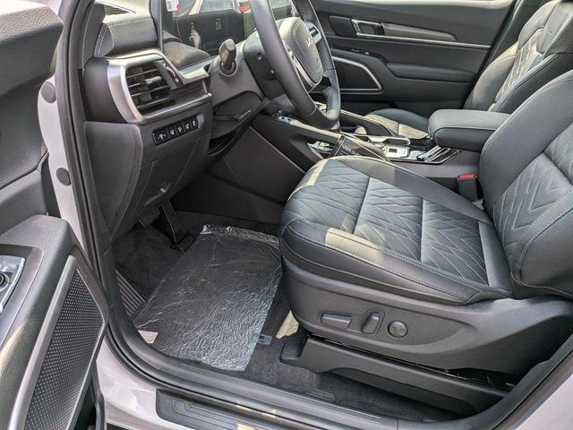 Photo of 2025 Glacial White Pearl Kia Telluride