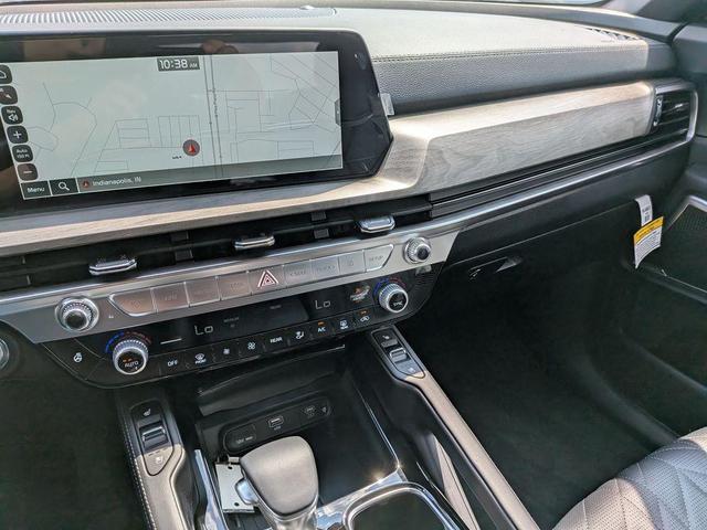 Photo of 2025 Glacial White Pearl Kia Telluride
