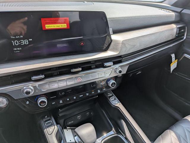 Photo of 2025 Glacial White Pearl Kia Telluride