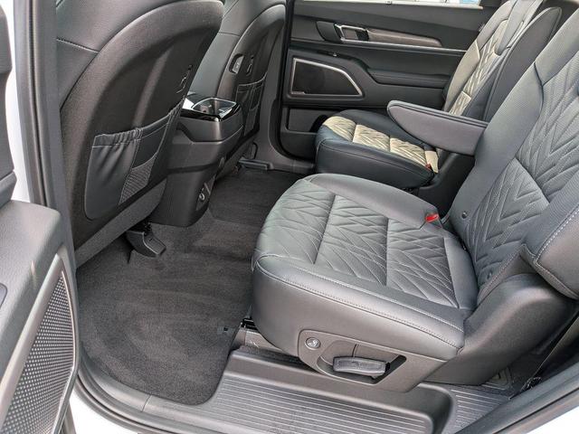 Photo of 2025 Glacial White Pearl Kia Telluride