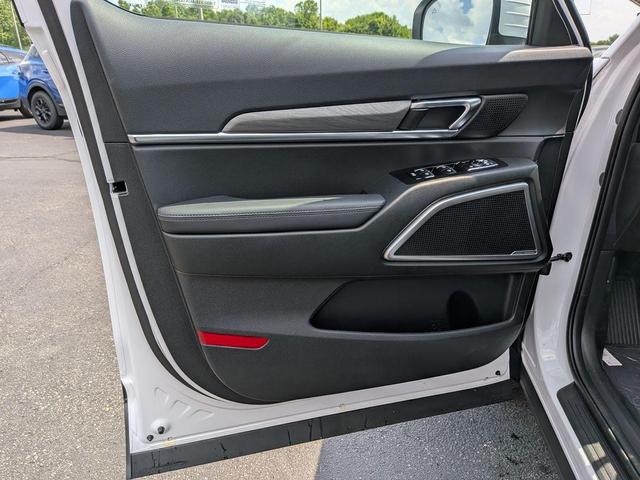 Photo of 2025 Glacial White Pearl Kia Telluride