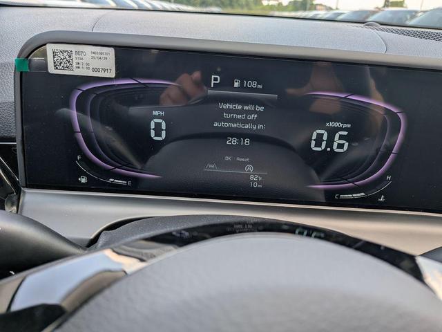 Photo of 2026 White / Black Kia Seltos