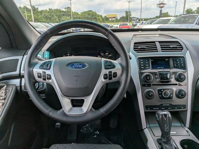 Photo of 2015 Oxford White Ford Explorer