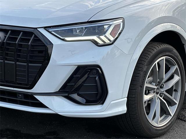 Photo of 2025 Glacier White Audi Q3