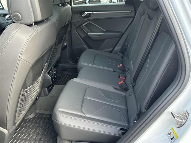 Photo of 2025 Glacier White Audi Q3