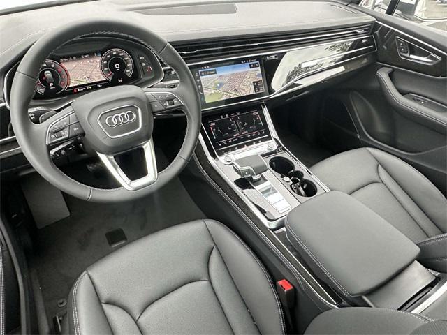 Photo of 2025 Glacier White Audi Q7