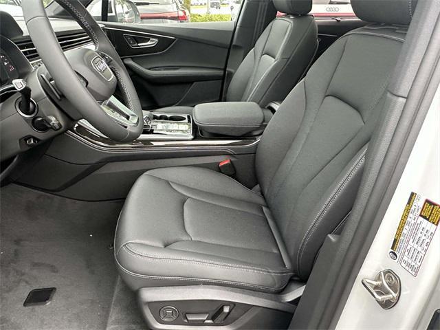 Photo of 2025 Glacier White Audi Q7