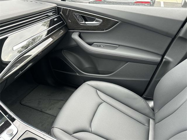 Photo of 2025 Glacier White Audi Q7