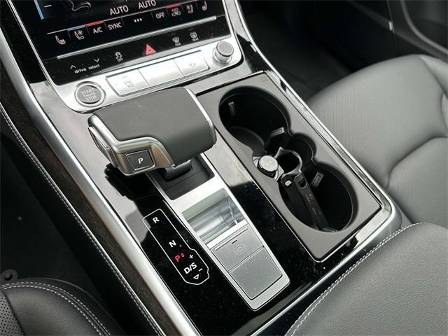 Photo of 2025 Glacier White Audi Q7