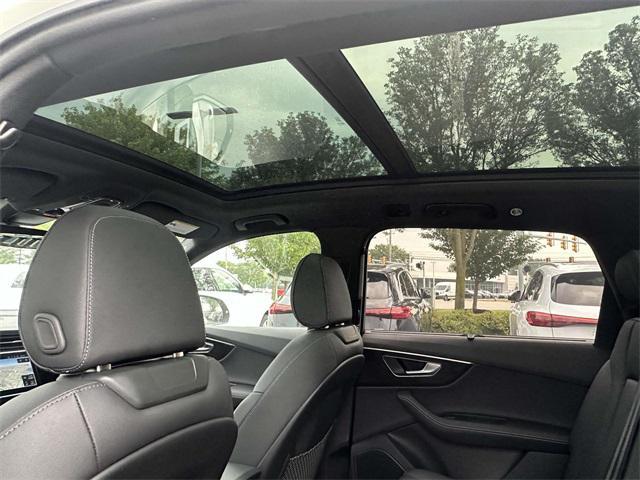 Photo of 2025 Glacier White Audi Q7