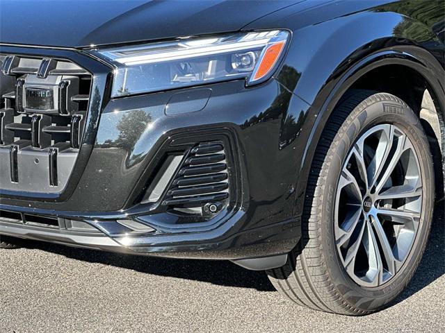 Photo of 2025 Mythos Black Metallic Audi Q7