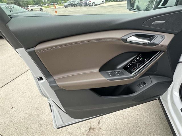 Photo of 2025 Glacier White Audi Q6 e-tron