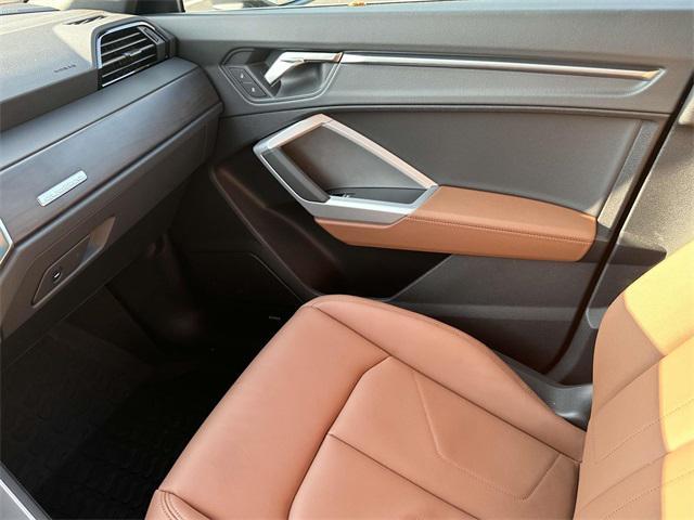 Photo of 2025 Glacier White Audi Q3