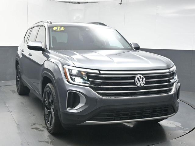 Photo of 2025 Platinum Gray Metallic Volkswagen Atlas