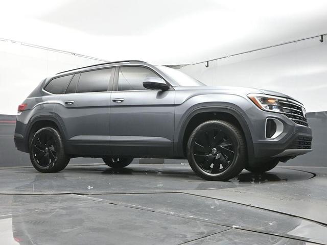 Photo of 2025 Platinum Gray Metallic Volkswagen Atlas