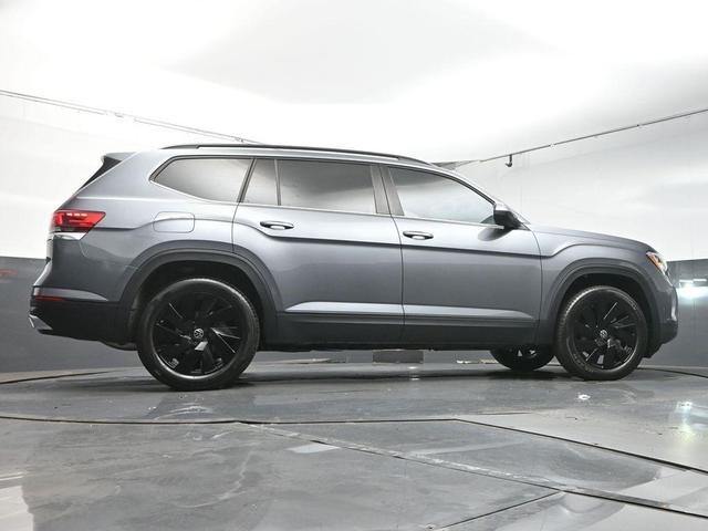 Photo of 2025 Platinum Gray Metallic Volkswagen Atlas
