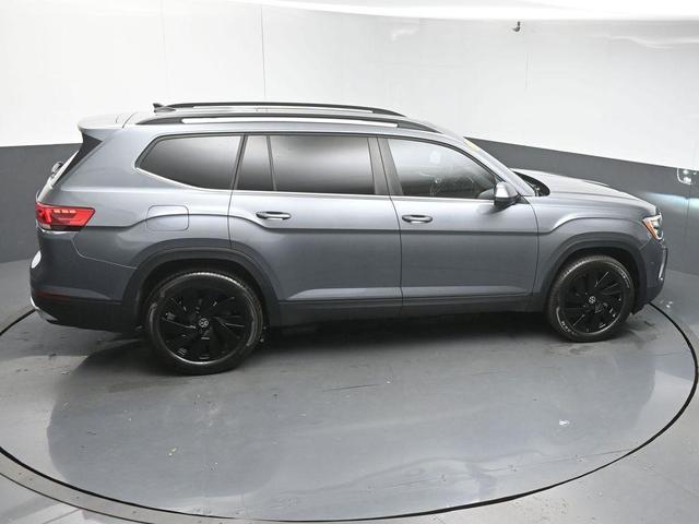 Photo of 2025 Platinum Gray Metallic Volkswagen Atlas