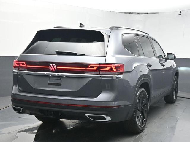 Photo of 2025 Platinum Gray Metallic Volkswagen Atlas