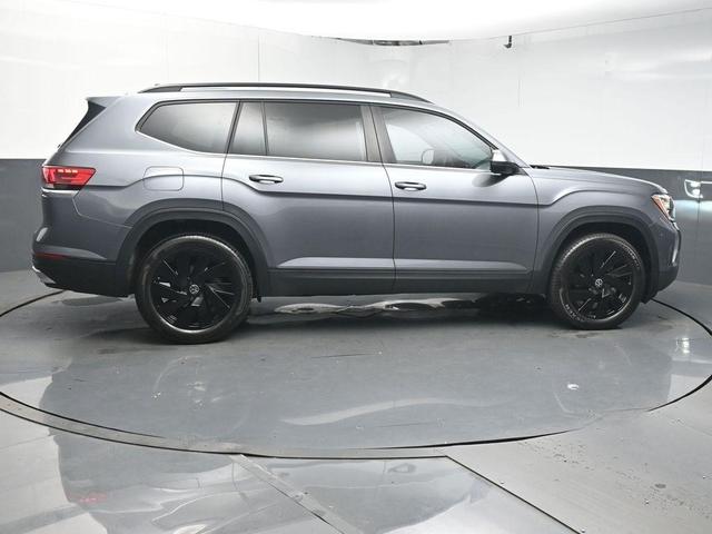 Photo of 2025 Platinum Gray Metallic Volkswagen Atlas