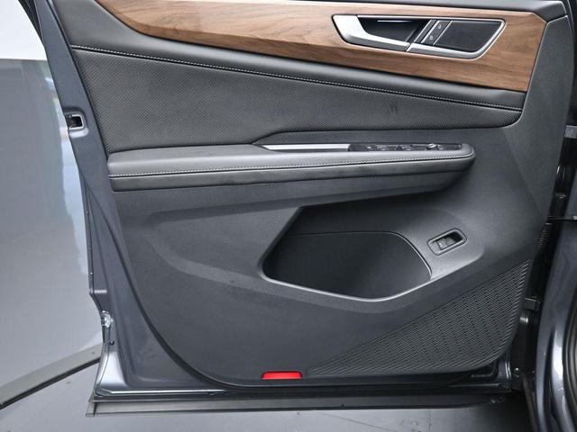 Photo of 2025 Platinum Gray Metallic Volkswagen Atlas