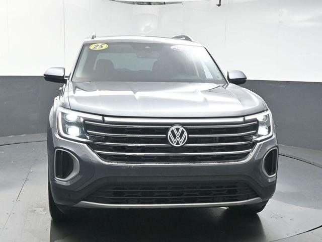 Photo of 2025 Platinum Gray Metallic Volkswagen Atlas
