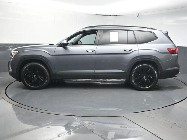 Photo of 2025 Platinum Gray Metallic Volkswagen Atlas
