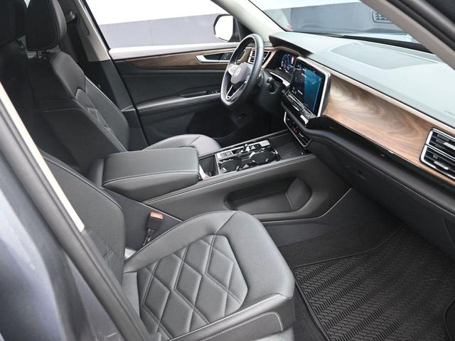 Photo of 2025 Platinum Gray Metallic Volkswagen Atlas