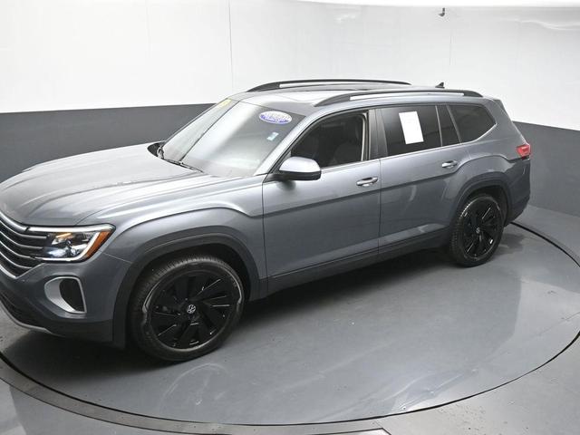 Photo of 2025 Platinum Gray Metallic Volkswagen Atlas