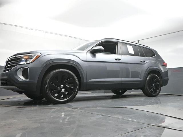 Photo of 2025 Platinum Gray Metallic Volkswagen Atlas