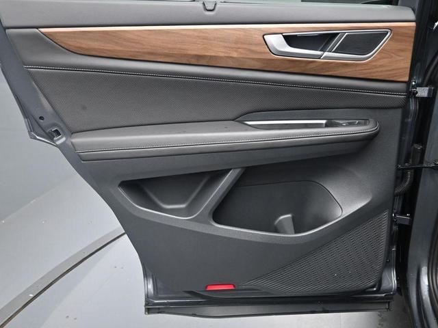 Photo of 2025 Platinum Gray Metallic Volkswagen Atlas