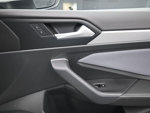 Photo of 2025 Opal White Pearl Effect Volkswagen Jetta