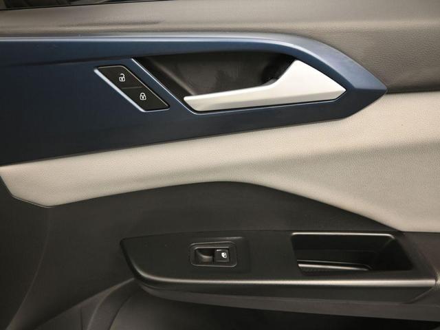Photo of 2022 Pure White Volkswagen Taos