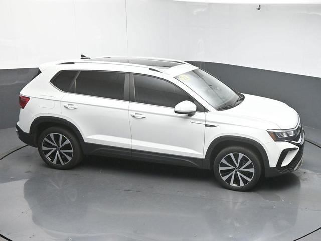 Photo of 2022 Pure White Volkswagen Taos