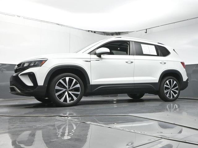 Photo of 2022 Pure White Volkswagen Taos