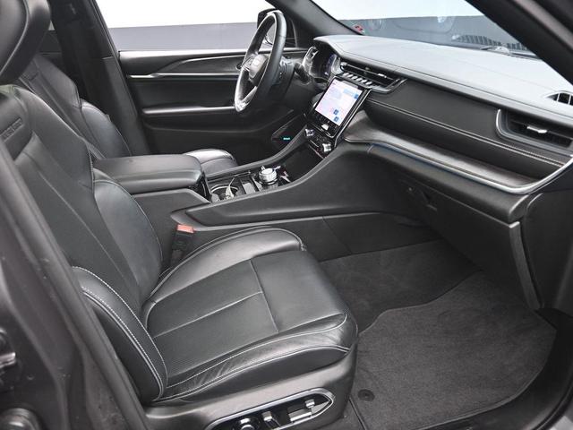 Photo of 2021 Metallic Jeep Grand Cherokee L