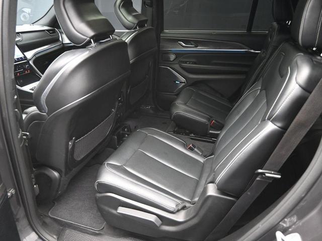 Photo of 2021 Metallic Jeep Grand Cherokee L