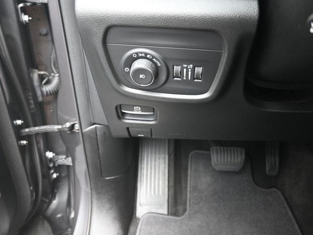 Photo of 2021 Metallic Jeep Grand Cherokee L