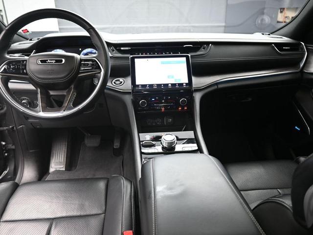 Photo of 2021 Metallic Jeep Grand Cherokee L