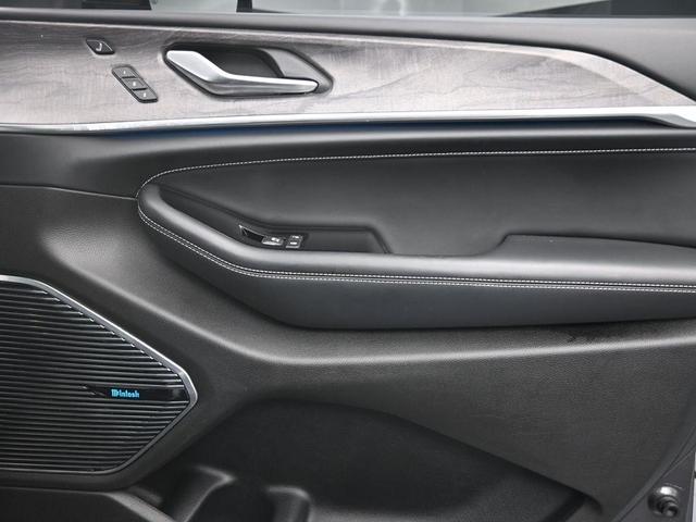 Photo of 2021 Metallic Jeep Grand Cherokee L